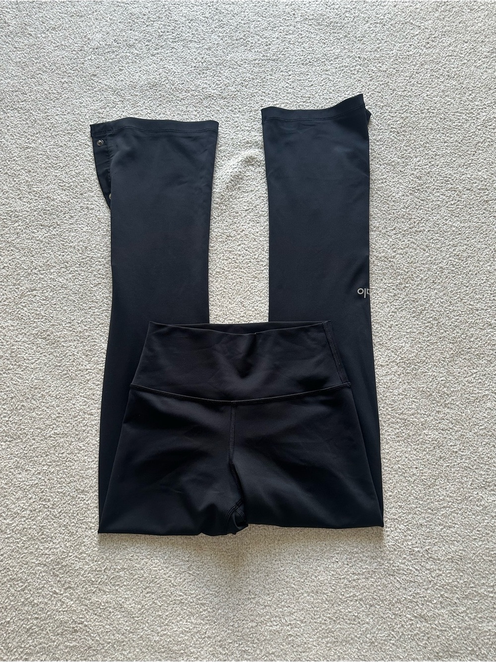 Alo Yoga Snap Ankle Flare Legging